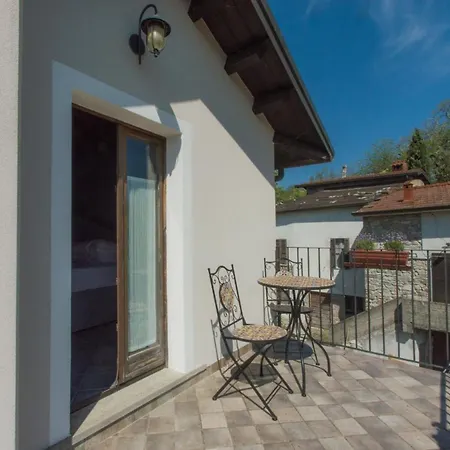 Ca' Di Martino Bed & Breakfast Gavedo